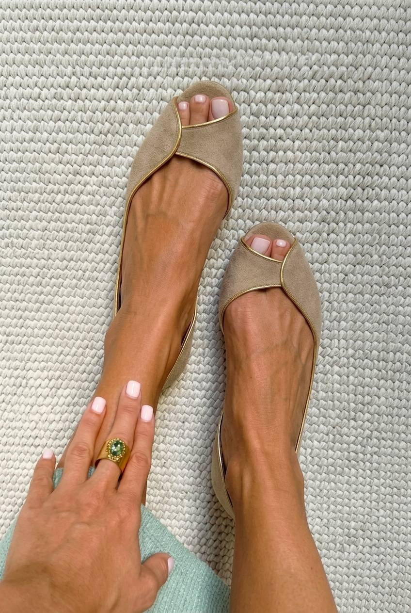 Paloma™ - Bailarinas de punta abierta estilo d'Orsay en ante beige y dorado - Beige