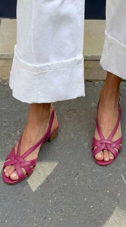 Úrsula™ - Sandalias slingback nude de cuero con tiras cruzadas y tacón bajo - Cuero