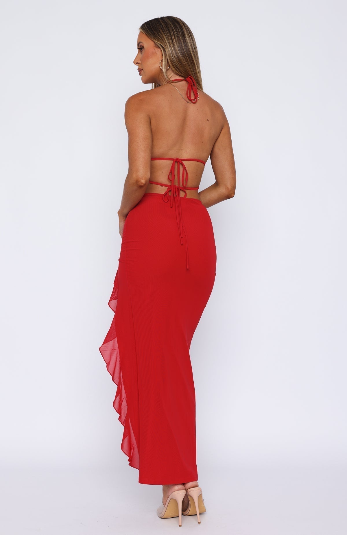 VESTIDO HALTER MIDI CON VOLANTE