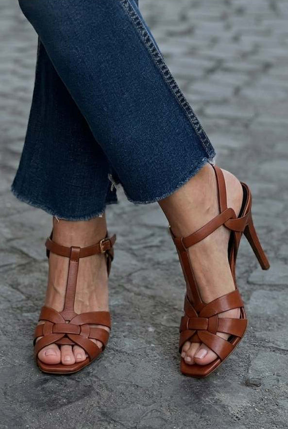Nadia™ - Sandalias trenzadas de punta abierta con tacón de aguja, correa en T y correas - Marrón