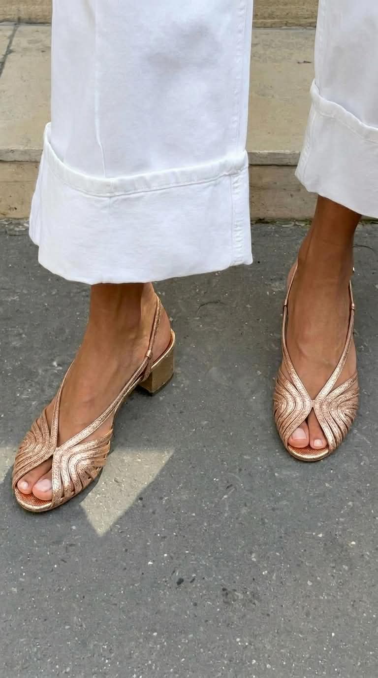 Teodora™ - Tacones de bloque con slingback y puntera descubierta, entrelazados metalizados en color oro rosa - Oro rosado