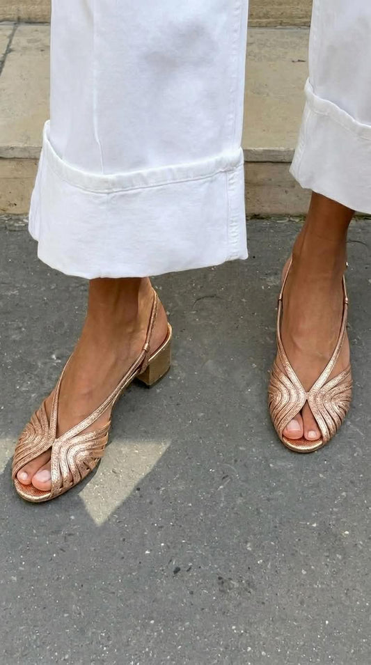 Teodora™ - Tacones de bloque con slingback y puntera descubierta, entrelazados metalizados en color oro rosa - Oro rosado