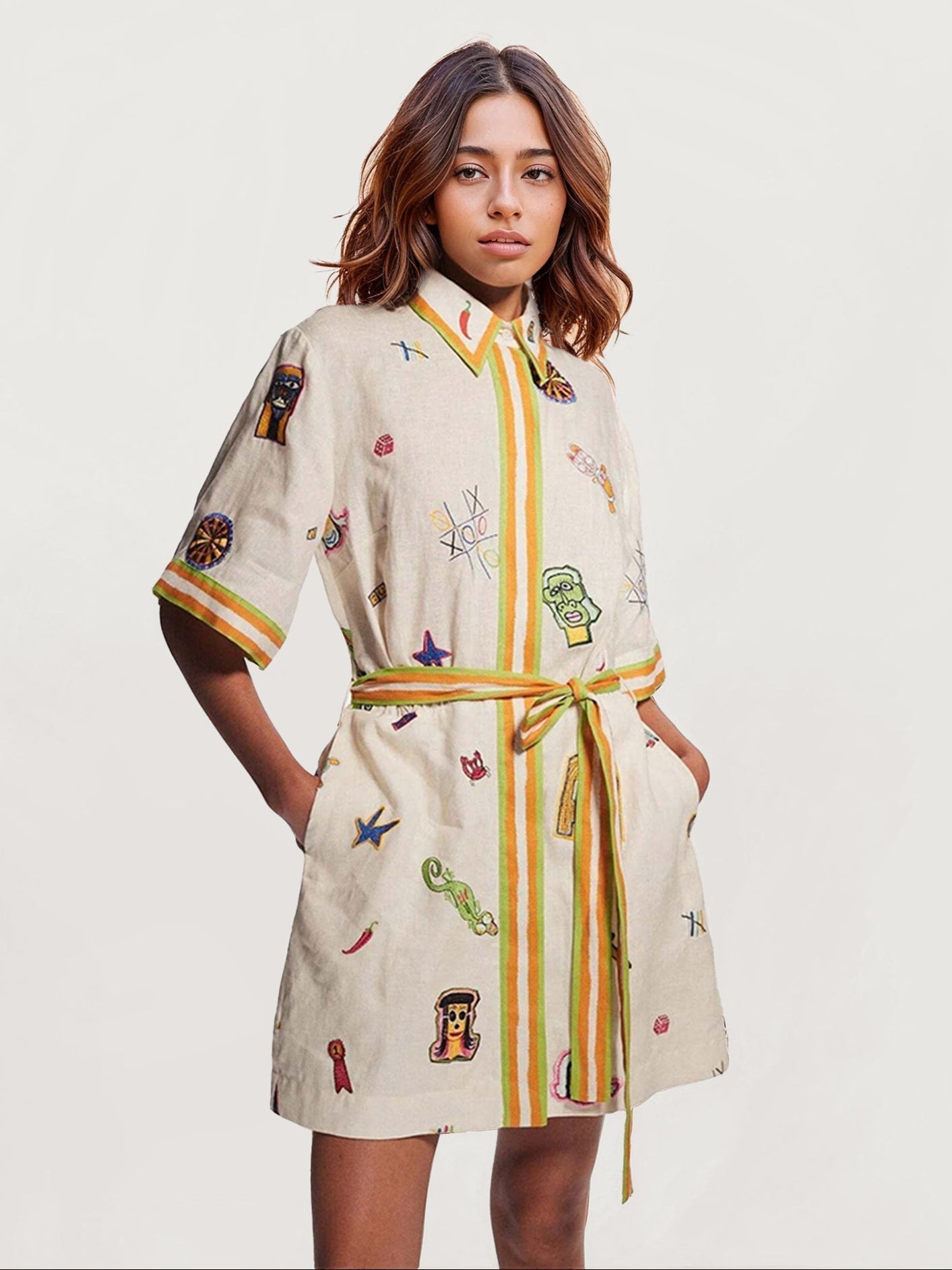 MINI VESTIDO CON ESTAMPADO GRÁFICO VINTAGE Y CINTURÓN PARA ATAR