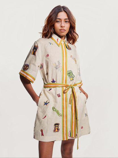 MINI VESTIDO CON ESTAMPADO GRÁFICO VINTAGE Y CINTURÓN PARA ATAR