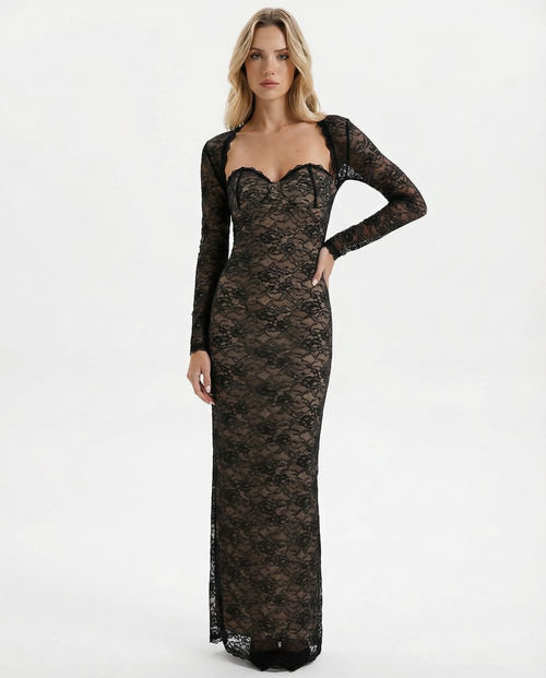 VESTIDO LARGO DE ENCAJE CON ESCOTE CORAZÓN