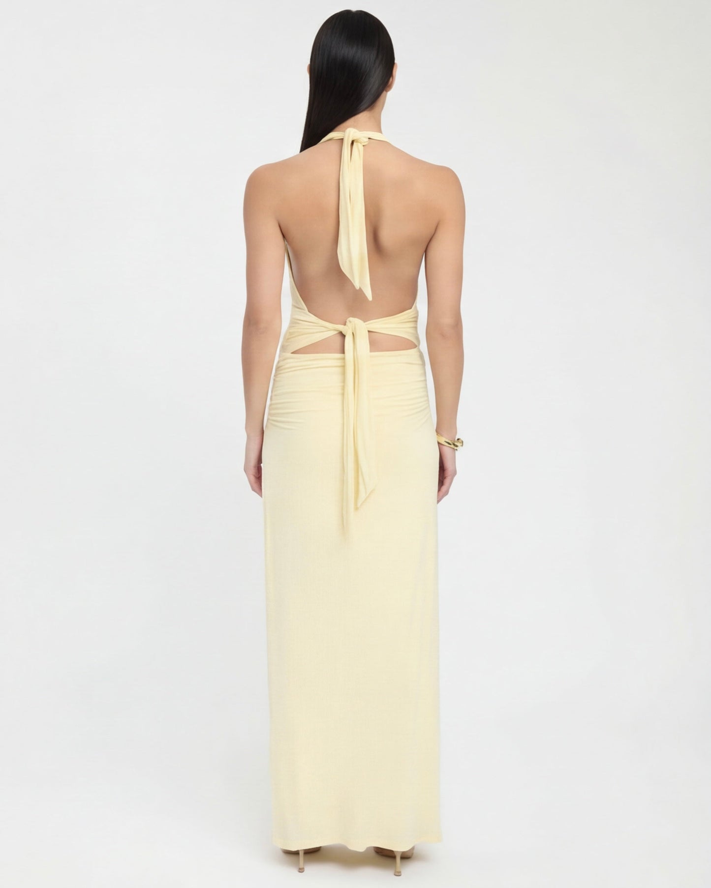 VESTIDO LARGO HALTER CON ESPALDA DESCUBIERTA