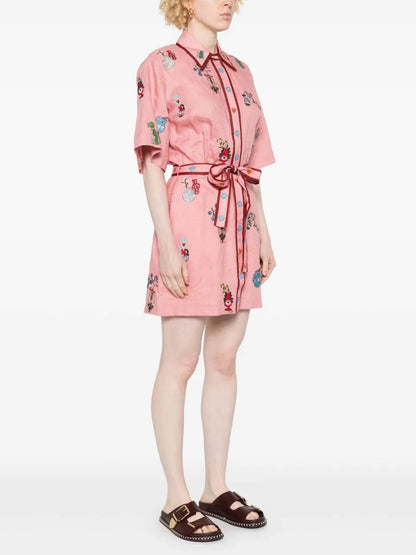 MINI VESTIDO CAMISERO BORDADO CON MOTIVOS BOTÁNICOS EN COLOR ROSA