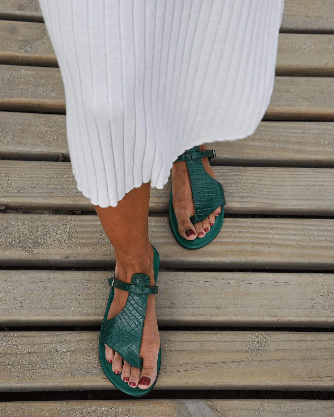 Dafne™ - Sandalias de dedo con efecto cocodrilo, con correa y hebilla en el empeine - Negro