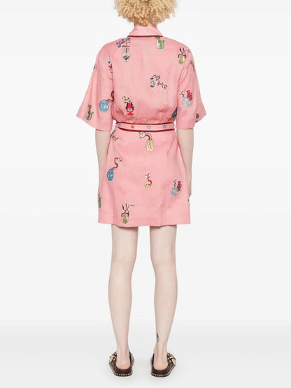 MINI VESTIDO CAMISERO BORDADO CON MOTIVOS BOTÁNICOS EN COLOR ROSA