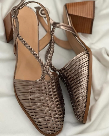Estela™ - Tacones de bloque entrelazados metalizados champán con punta y correas - Champán