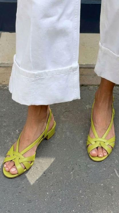 Úrsula™ - Sandalias slingback nude de cuero con tiras cruzadas y tacón bajo - Cuero
