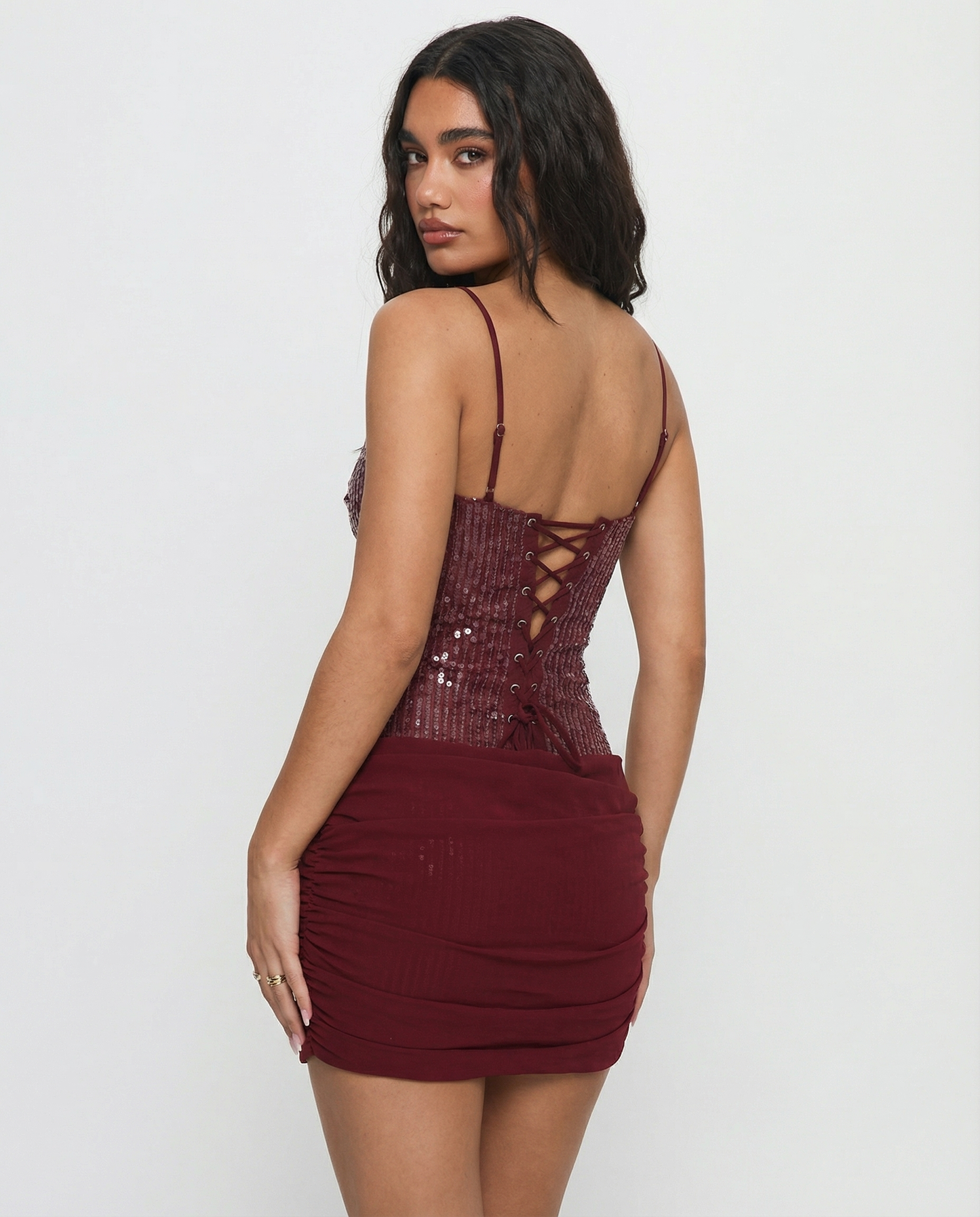 VESTIDO MINI CON LENTEJUELAS Y ESPALDA CORSET