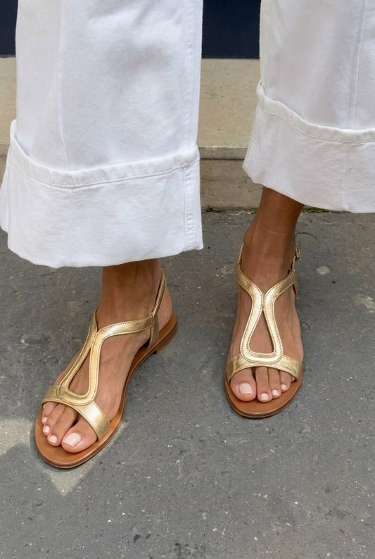 Tiziana™ - Sandalias slingback metalizadas con recortes, casuales y de tacón bajo - Oro