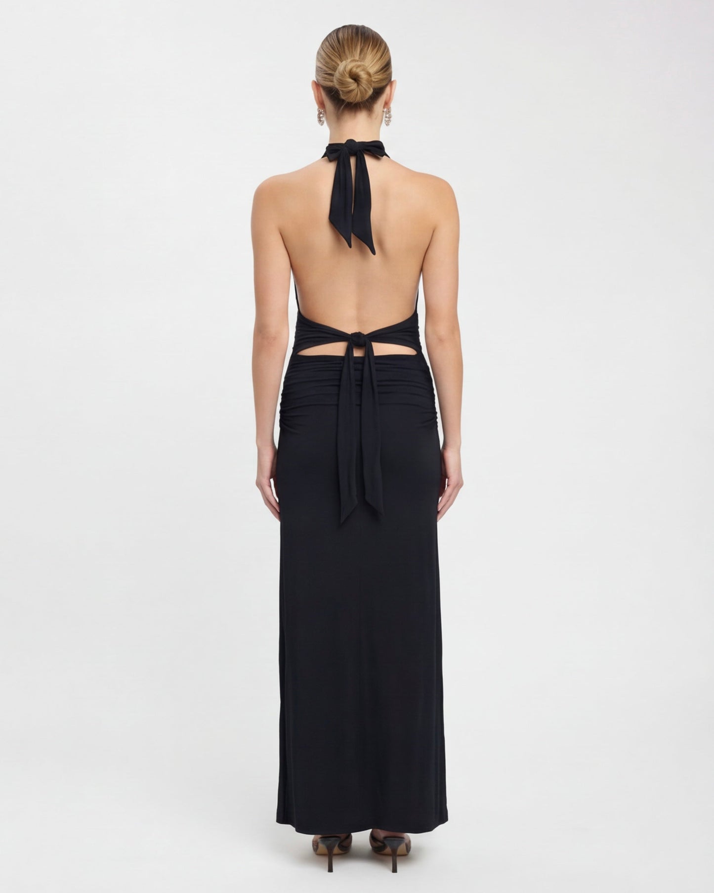 VESTIDO LARGO HALTER CON ESPALDA DESCUBIERTA